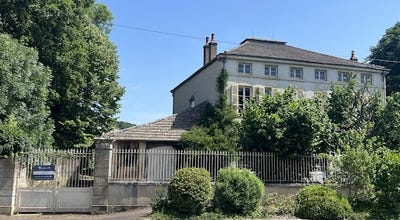 /international/fr/savigny-les-beaune-burgundy-310100639899/