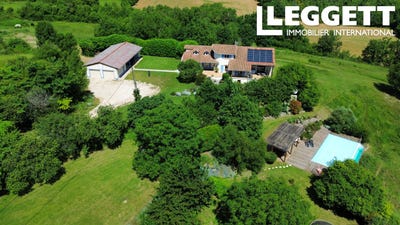 /international/fr/carla-bayle-midi-pyrenees-310094779233/