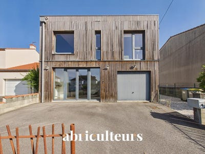 /international/fr/reze-pays-de-la-loire-310109106440/