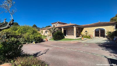 /international/fr/vacqueyras-provence-alpes-cote-d-azur-310107294318/