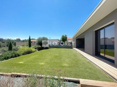 /international/fr/sainte-colombe-de-la-commanderie-languedoc-roussillon-310101087111/