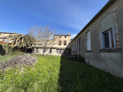/international/fr/villemoustaussou-languedoc-roussillon-310108529704/