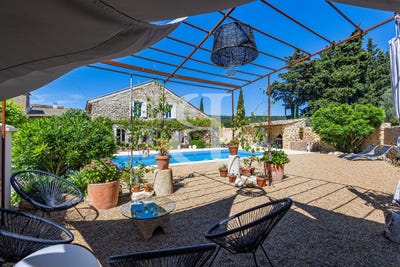 /international/fr/uchaux-provence-alpes-cote-d-azur-310119799078/