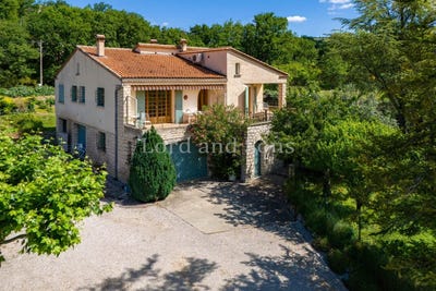 /international/fr/mollans-sur-ouveze-rhone-120093120375/
