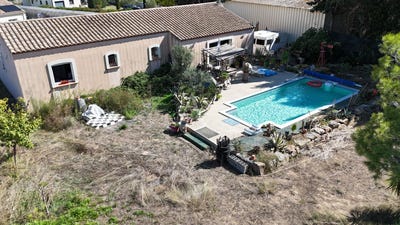 /international/fr/aigues-vives-languedoc-roussillon-310104468547/