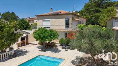 /international/fr/pujaut-languedoc-roussillon-310100542249/