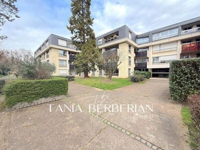 /international/fr/versailles-ile-de-france-310108927355/