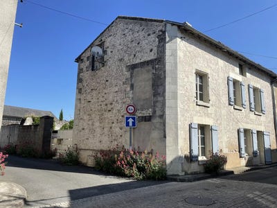/international/fr/monts-sur-guesnes-charente-310100937449/?lang=en