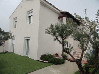 /international/fr/garons-languedoc-roussillon-310106606739/