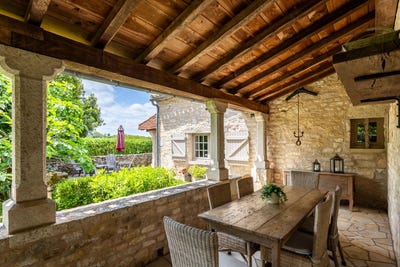 /international/fr/montcuq-en-quercy-blanc-midi-pyrenees-310108407136/