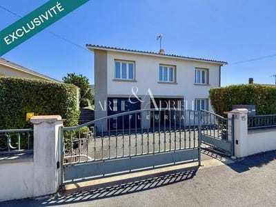 /international/fr/fontenay-le-comte-pays-de-la-loire-310108328116/