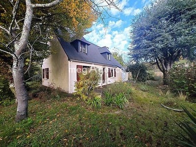 /international/fr/la-trinite-surzur-brittany-310103803005/