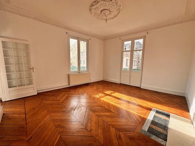 /international/fr/bourges-centre-val-de-loire-310108406376/
