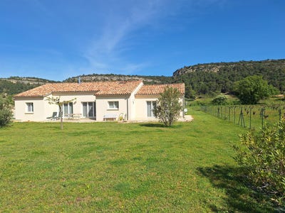 /international/fr/chusclan-languedoc-roussillon-310106710587/