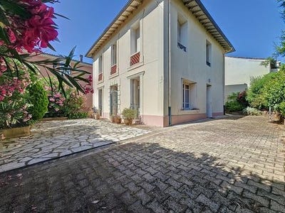 /international/fr/lamalou-les-bains-languedoc-roussillon-310101387764/