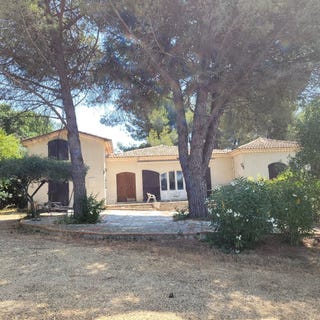 /international/fr/montagnac-auvergne-310108243004/