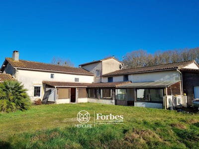 /international/fr/chateau-garnier-charente-310100649287/