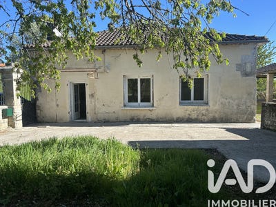 /international/fr/montmoreau-saint-cybard-charente-310104279008/