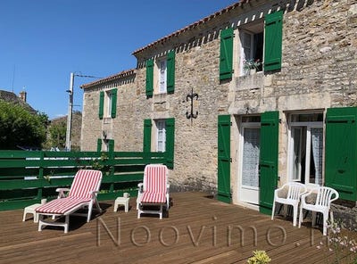 /international/fr/saint-juire-champgillon-pays-de-la-loire-310098796114/