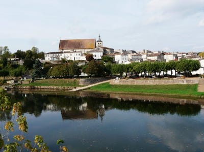 /international/fr/guitres-charente-310108509657/
