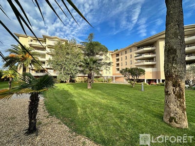 /international/fr/saint-raphael-provence-alpes-cote-d-azur-310120035165/
