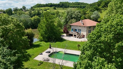 /international/fr/clermont-dessous-aquitaine-310099547603/