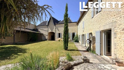 /international/fr/saint-jean-d-angely-charente-310098440694/