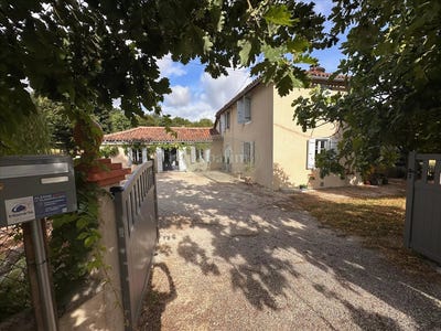 /international/fr/lagarde-hachan-midi-pyrenees-310110359401/