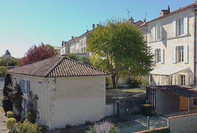 /international/fr/montmoreau-charente-310120046169/