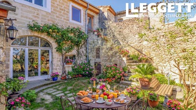 /international/fr/aigues-vives-languedoc-roussillon-310107237386/
