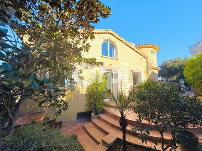 /international/fr/saint-raphael-provence-alpes-cote-d-azur-310101174009/
