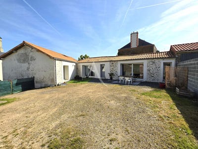 /international/fr/saint-julien-des-landes-pays-de-la-loire-310108560853/