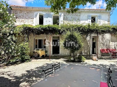 /international/fr/sainte-cecile-les-vignes-provence-alpes-cote-d-azur-310108453264/