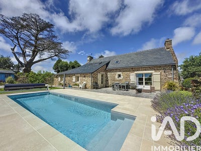 /international/fr/clohars-carnoet-brittany-310108599047/