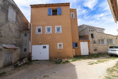 /international/fr/la-verdiere-provence-alpes-cote-d-azur-120085993151/