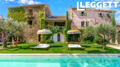 /international/fr/collias-languedoc-roussillon-310102459804/