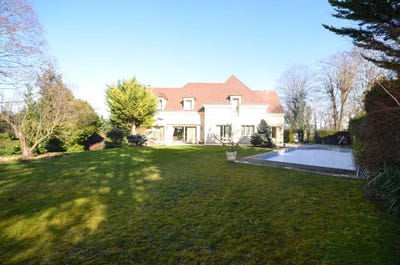 /international/fr/louveciennes-ile-de-france-310100141331/