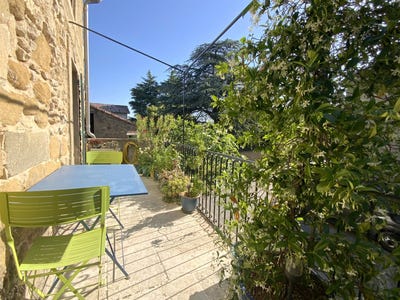 /international/fr/uzes-languedoc-roussillon-310109022977/?lang=th