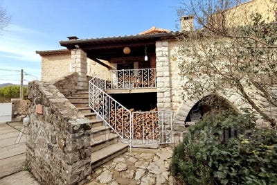 /international/fr/villeneuve-de-berg-rhone-310108263977/