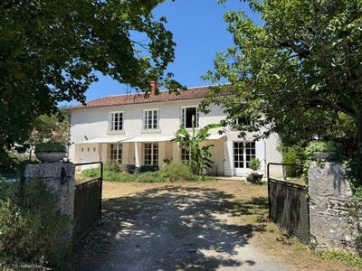 /international/fr/nanteuil-en-vallee-charente-310108996414/