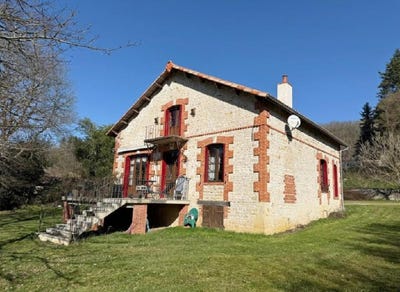 /international/fr/nanteuil-en-vallee-charente-310106409484/