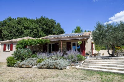 /international/fr/uzes-languedoc-roussillon-310101248063/?lang=en