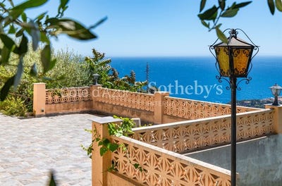 /international/fr/la-turbie-provence-alpes-cote-d-azur-310108633072/
