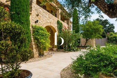 /international/fr/uzes-languedoc-roussillon-310109022021/?lang=th
