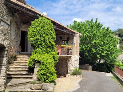 /international/fr/roujan-languedoc-roussillon-310108453443/