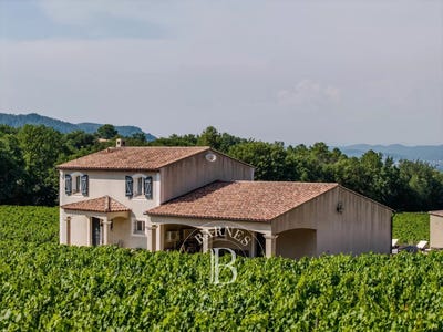 /international/fr/gonfaron-provence-alpes-cote-d-azur-310108596739/