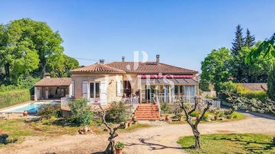 /international/fr/saint-etienne-du-gres-provence-alpes-cote-d-azur-310109941799/