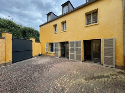/international/fr/versailles-ile-de-france-310101283693/?lang=en