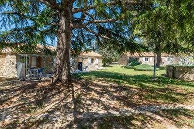/international/fr/la-roque-sur-pernes-la-roque-sur-pernes-provence-alpes-cote-d-azur-310100437296/?lang=zh-tw