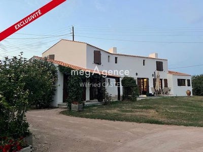 /international/fr/jard-sur-mer-pays-de-la-loire-310107447660/